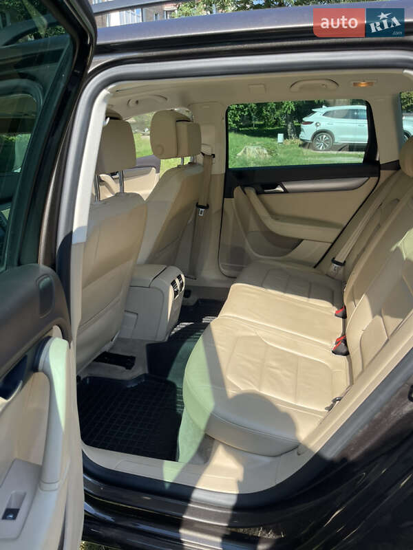 Универсал Volkswagen Passat 2014 в Киеве