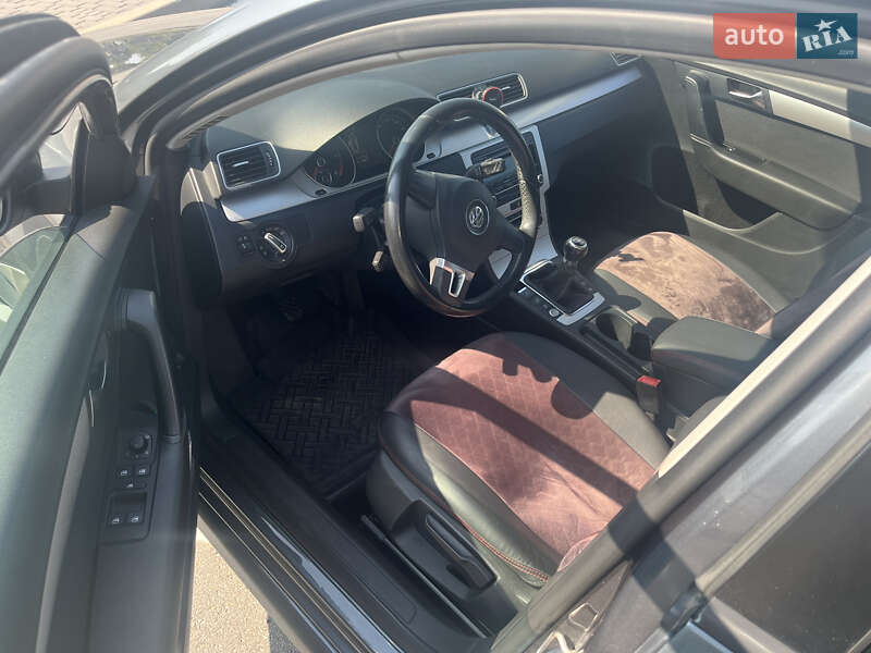 Универсал Volkswagen Passat 2010 в Киеве