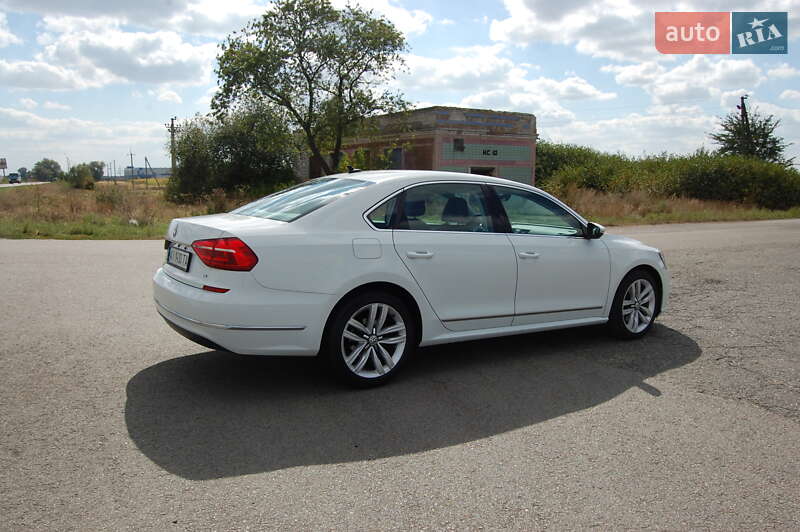 Седан Volkswagen Passat 2015 в Києві