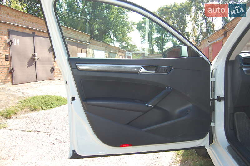 Седан Volkswagen Passat 2015 в Києві