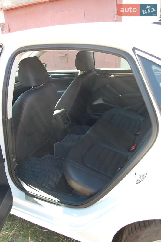 Седан Volkswagen Passat 2015 в Києві