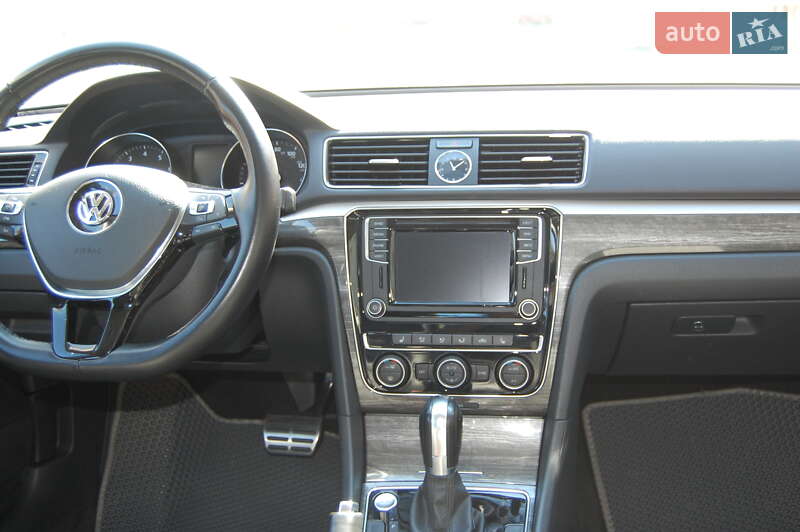 Седан Volkswagen Passat 2015 в Києві