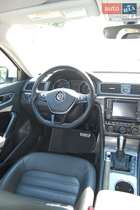 Седан Volkswagen Passat 2015 в Києві