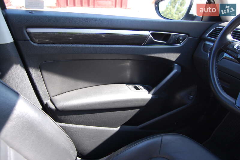 Седан Volkswagen Passat 2015 в Києві