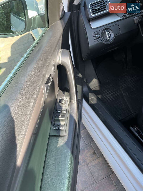 Универсал Volkswagen Passat 2012 в Львове