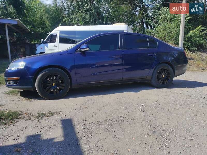 Седан Volkswagen Passat 2005 в Каменском