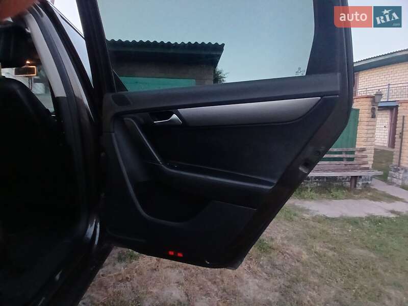 Универсал Volkswagen Passat 2014 в Киеве