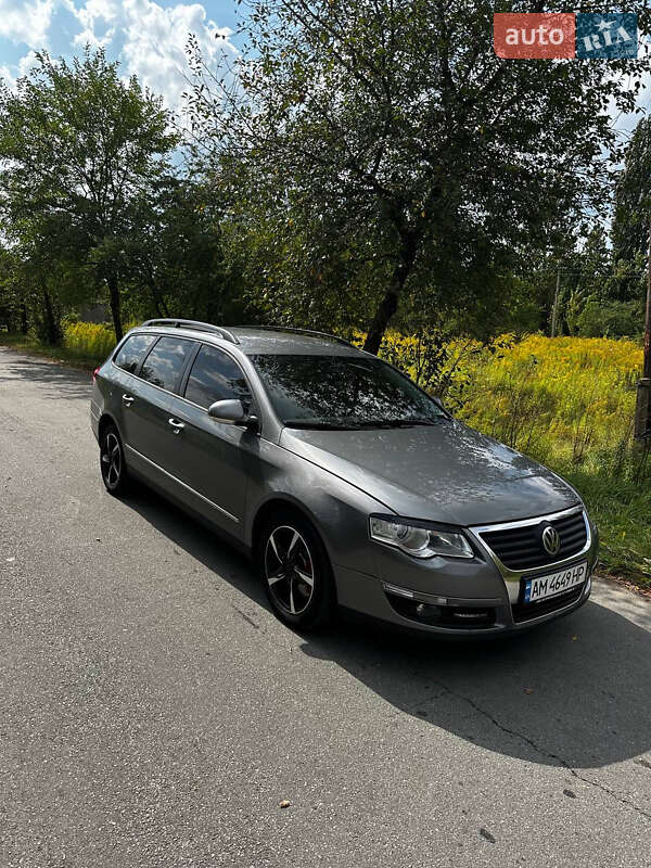 Універсал Volkswagen Passat 2005 в Житомирі