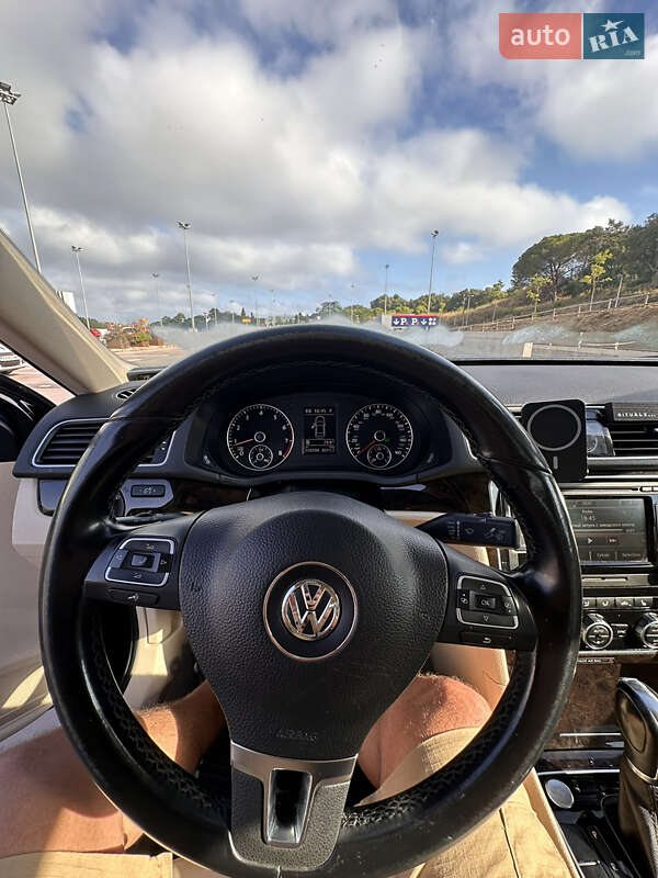 Седан Volkswagen Passat 2013 в Києві