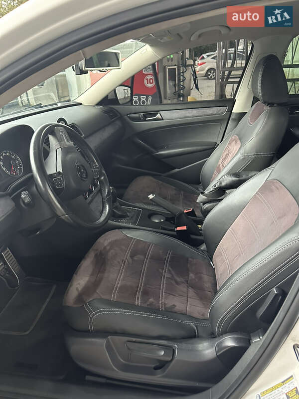 Седан Volkswagen Passat 2013 в Хмельницькому