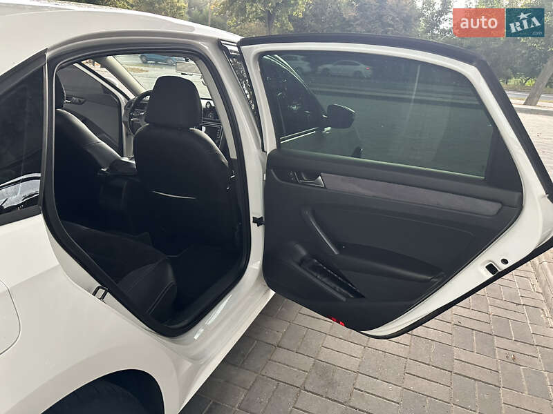 Седан Volkswagen Passat 2013 в Хмельницькому