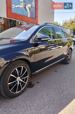 Універсал Volkswagen Passat 2011 в 