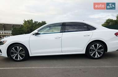 Седан Volkswagen Passat 2019 в Івано-Франківську