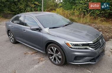 Седан Volkswagen Passat 2021 в Луцке