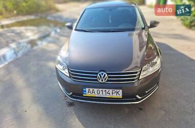 Седан Volkswagen Passat 2012 в Києві