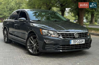 Седан Volkswagen Passat 2017 в Ужгороді