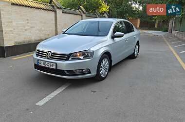 Седан Volkswagen Passat 2012 в Києві