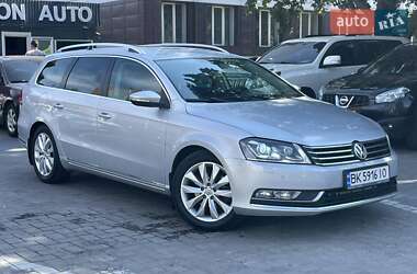 Універсал Volkswagen Passat 2011 в Дніпрі