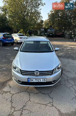 Универсал Volkswagen Passat 2011 в Ровно