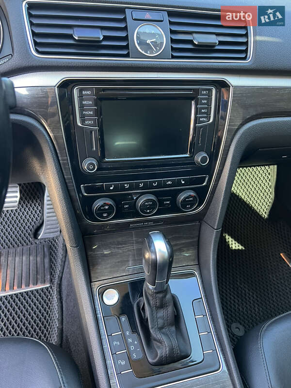 Седан Volkswagen Passat 2015 в Лозовой