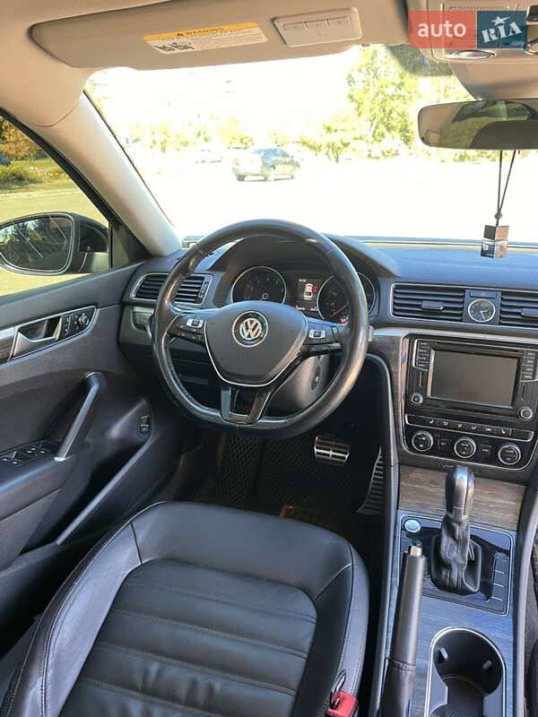 Седан Volkswagen Passat 2015 в Лозовой