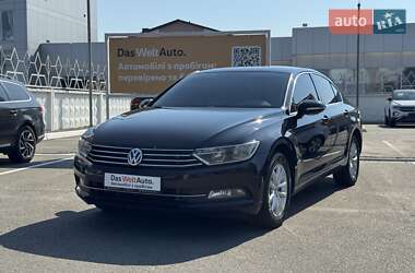 Седан Volkswagen Passat 2015 в Києві