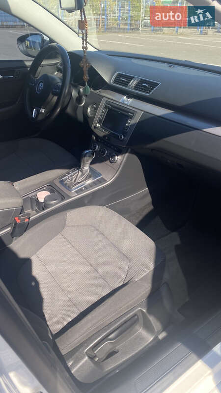 Седан Volkswagen Passat 2013 в Днепре