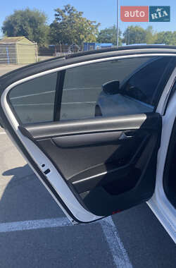 Седан Volkswagen Passat 2013 в 