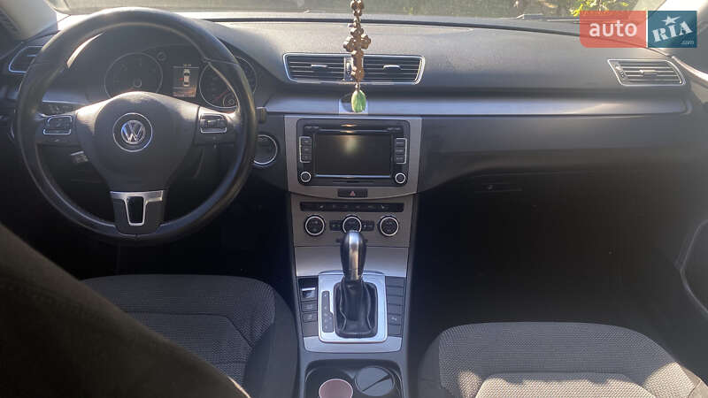 Седан Volkswagen Passat 2013 в Днепре