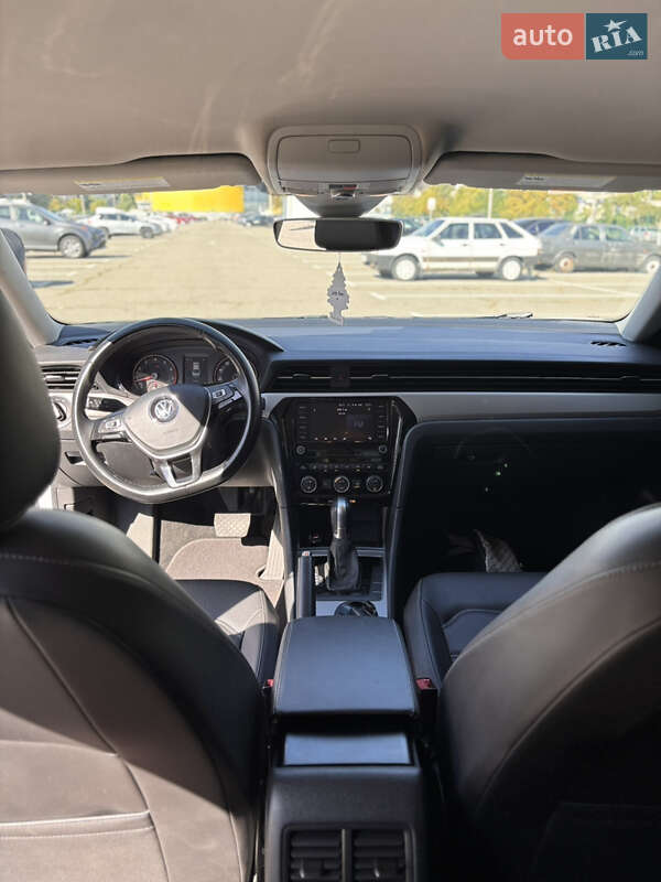 Седан Volkswagen Passat 2020 в Киеве