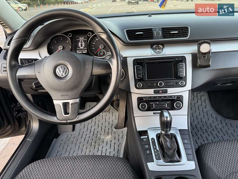 Универсал Volkswagen Passat 2011 в Житомире