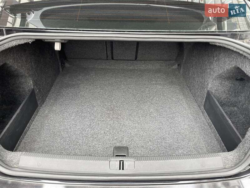 Седан Volkswagen Passat 2010 в Києві