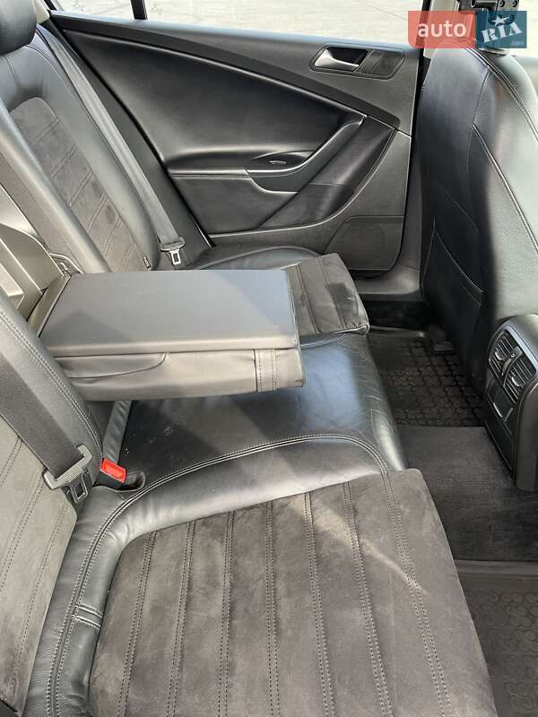 Седан Volkswagen Passat 2010 в Києві