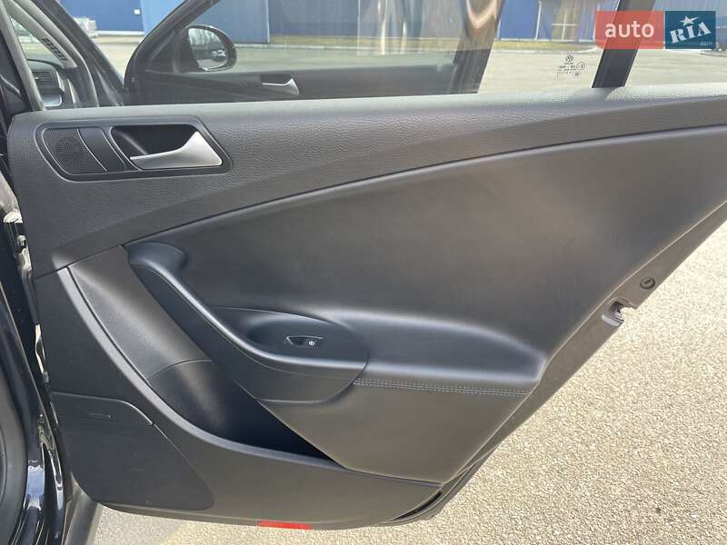 Седан Volkswagen Passat 2010 в Києві