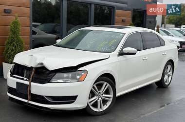 Седан Volkswagen Passat 2014 в Ровно