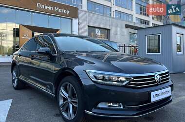 Седан Volkswagen Passat 2018 в Киеве