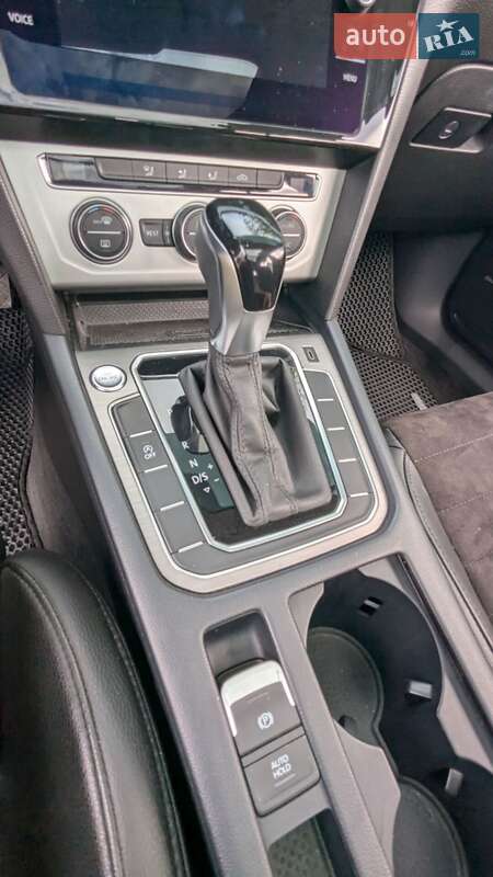 Универсал Volkswagen Passat 2015 в Киеве