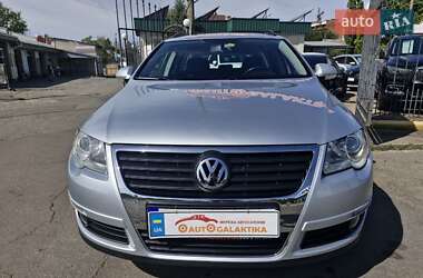 Універсал Volkswagen Passat 2009 в Миколаєві