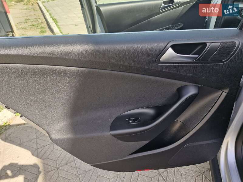 Універсал Volkswagen Passat 2009 в Миколаєві