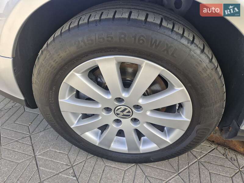 Універсал Volkswagen Passat 2009 в Миколаєві