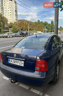 Седан Volkswagen Passat 2000 в Києві