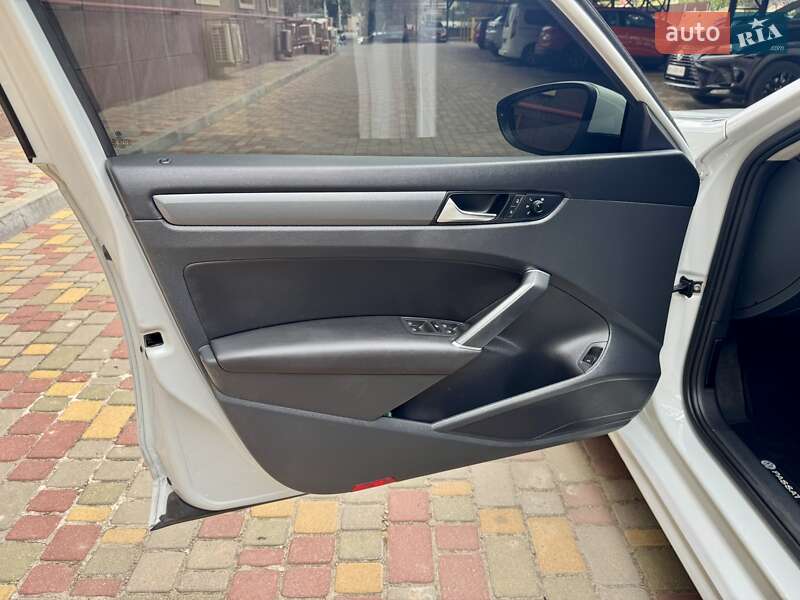 Седан Volkswagen Passat 2020 в Одессе