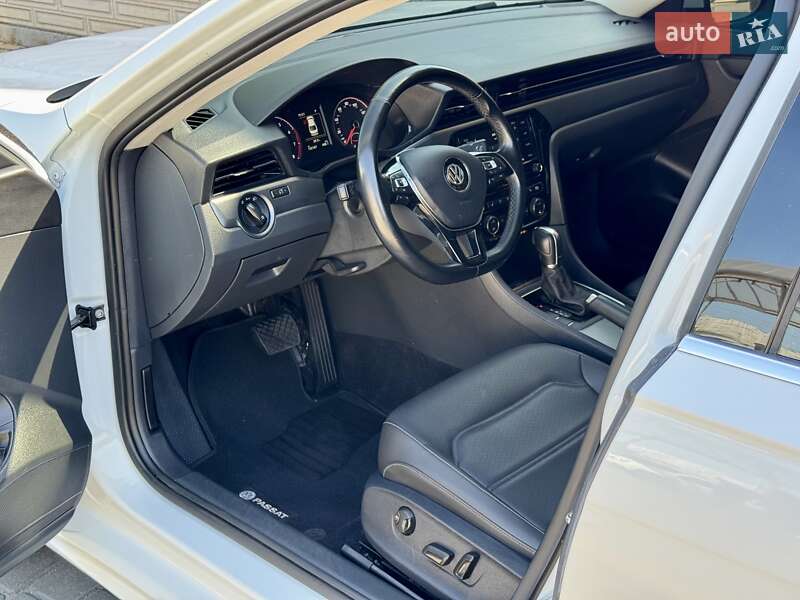 Седан Volkswagen Passat 2020 в Одессе
