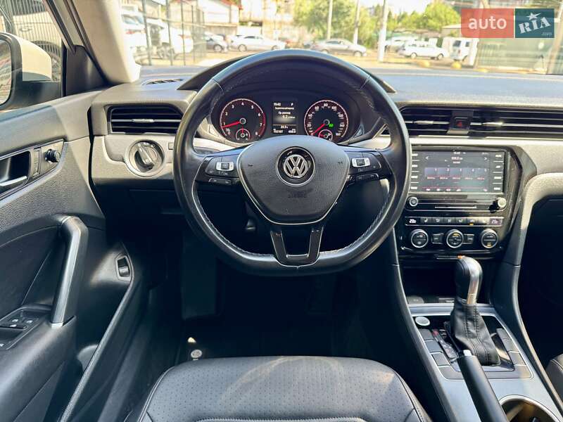 Седан Volkswagen Passat 2020 в Одессе