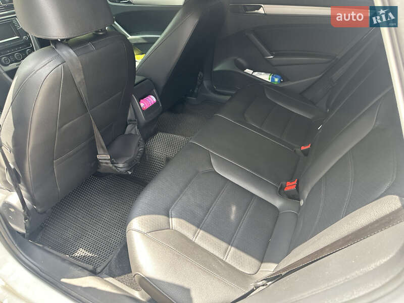 Седан Volkswagen Passat 2016 в Дніпрі
