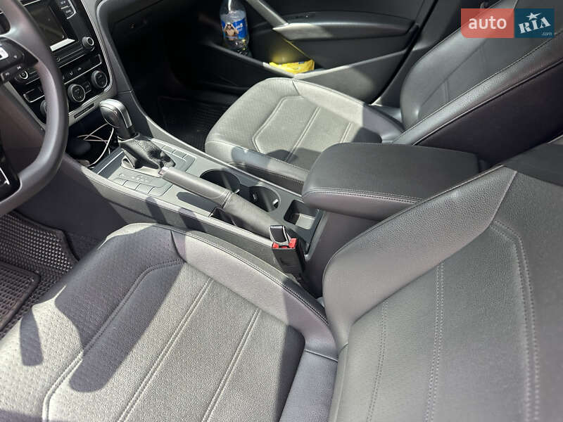 Седан Volkswagen Passat 2016 в Дніпрі