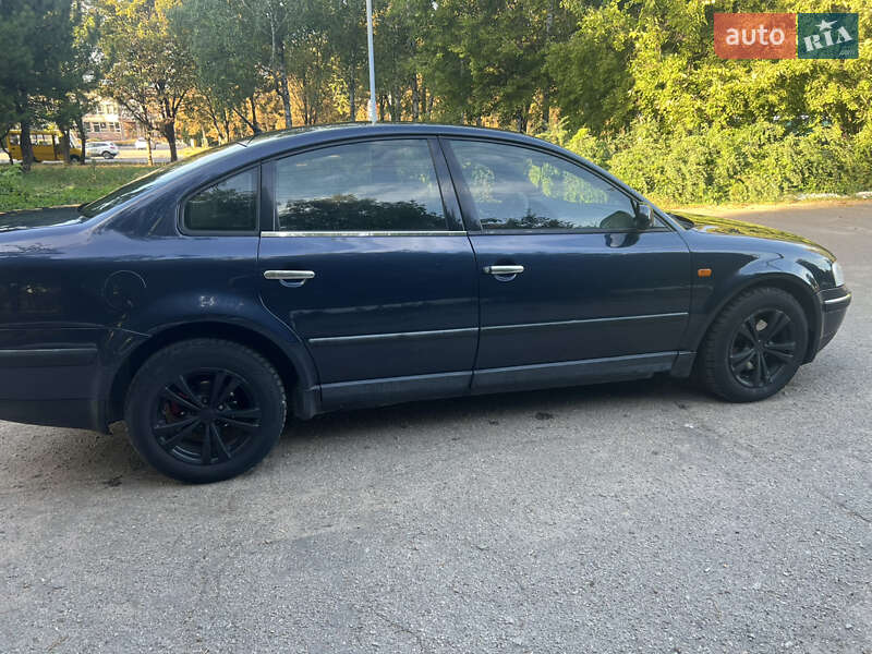 Седан Volkswagen Passat 1997 в Кропивницком