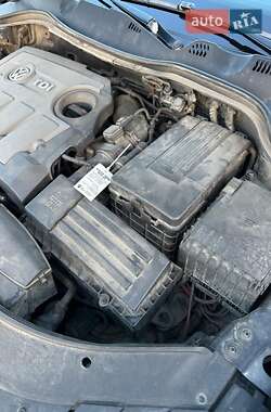 Універсал Volkswagen Passat 2012 в 