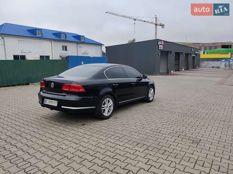 Седан Volkswagen Passat 2011 в Сокале