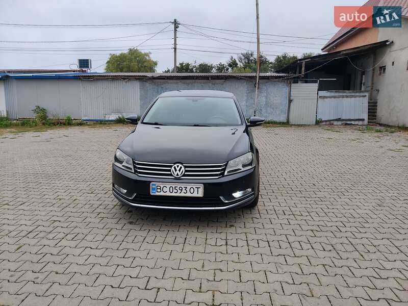 Седан Volkswagen Passat 2011 в Сокале